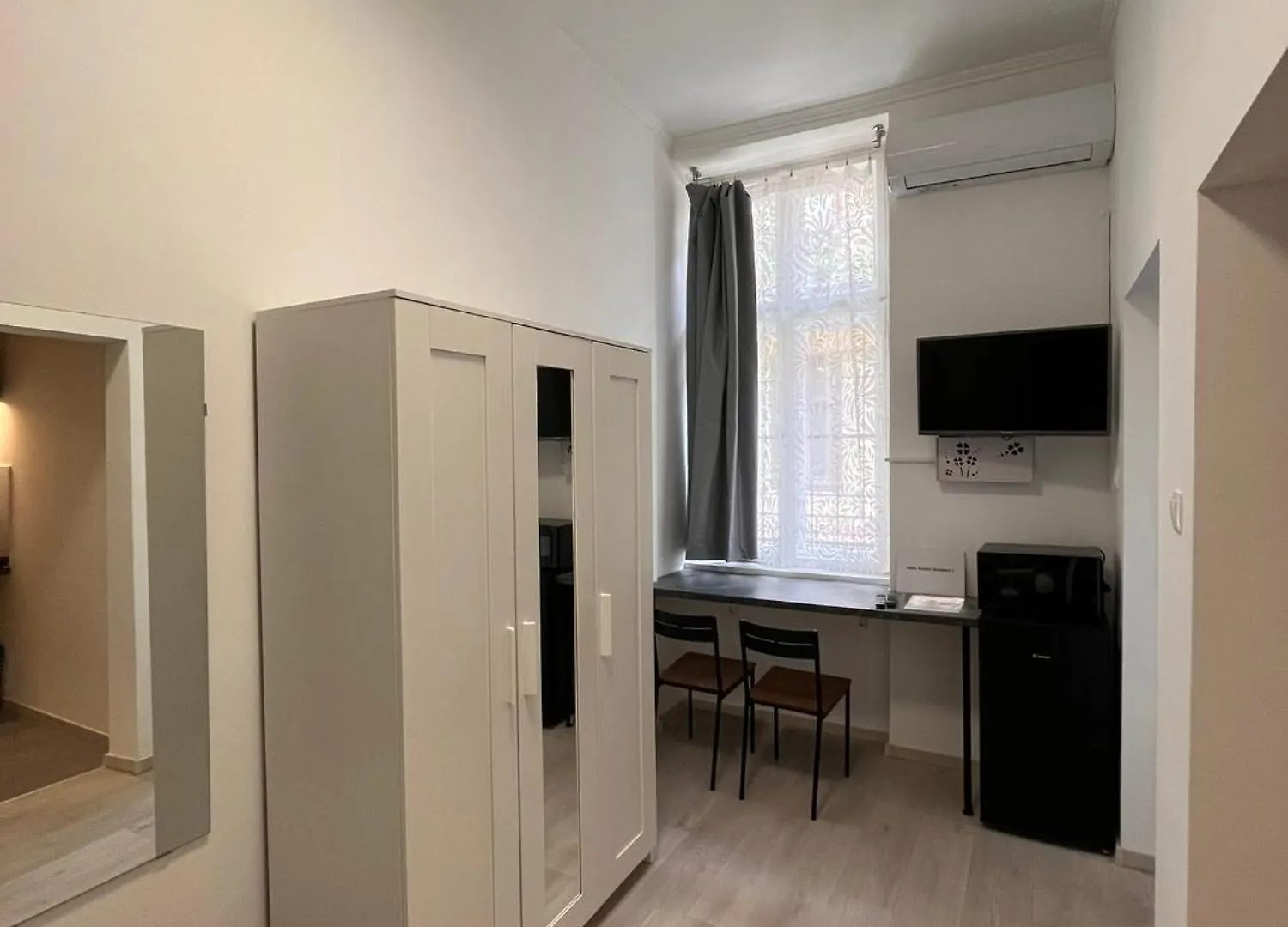 Mano Studios Budapest I 0*,